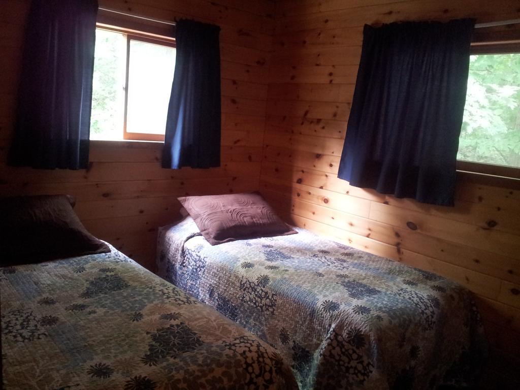 Red Lodge Resort Little Current Quarto foto