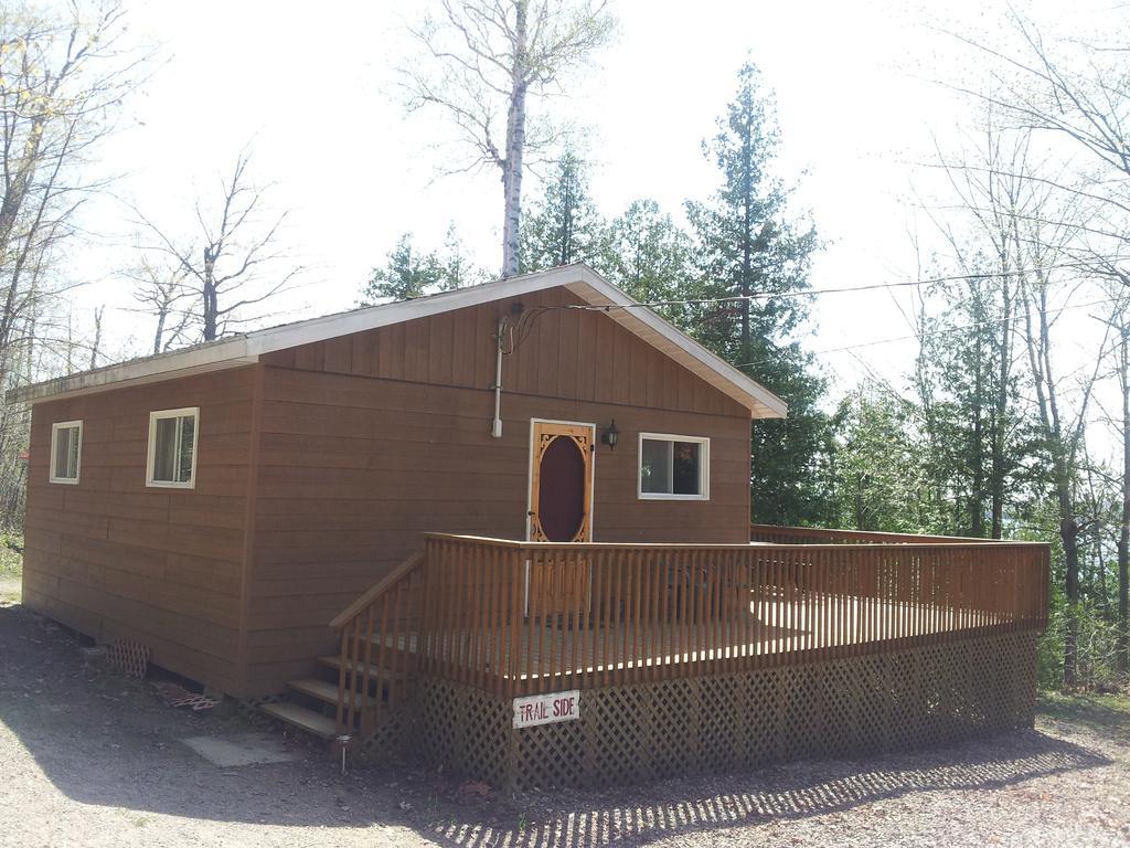 Red Lodge Resort Little Current Quarto foto