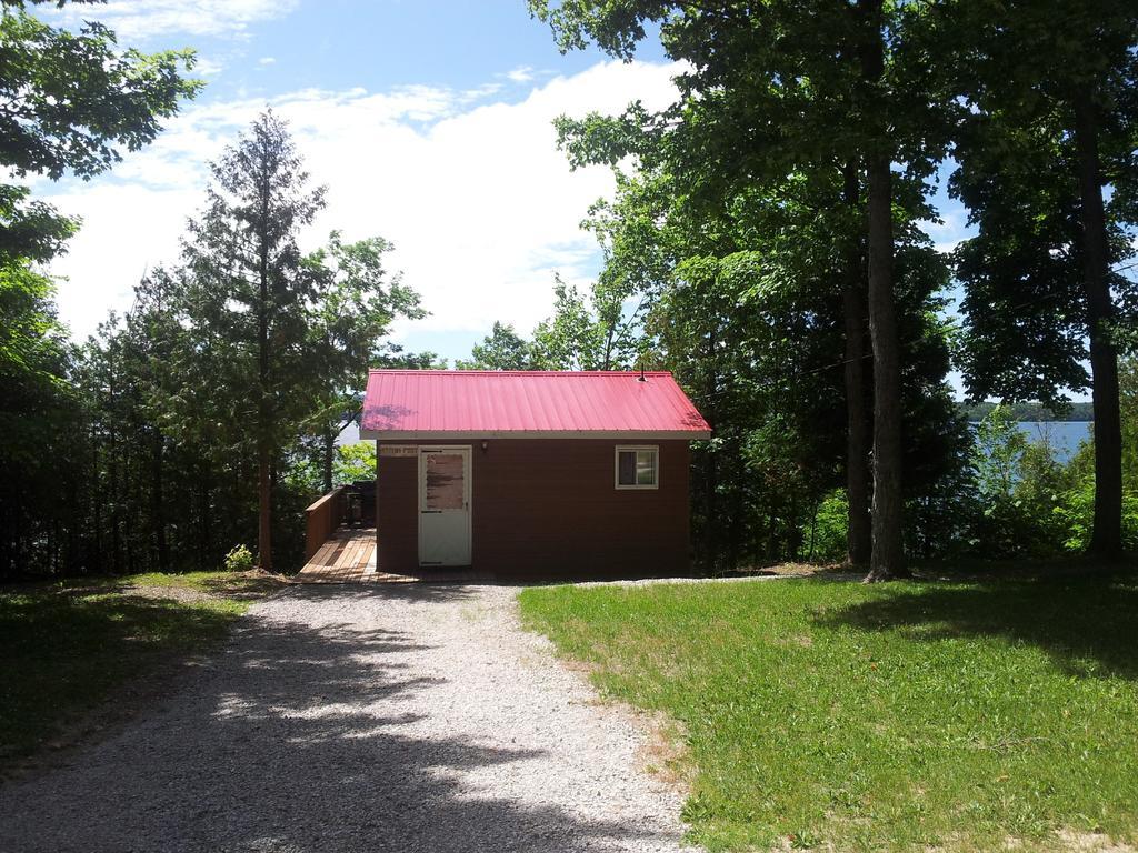 Red Lodge Resort Little Current Quarto foto
