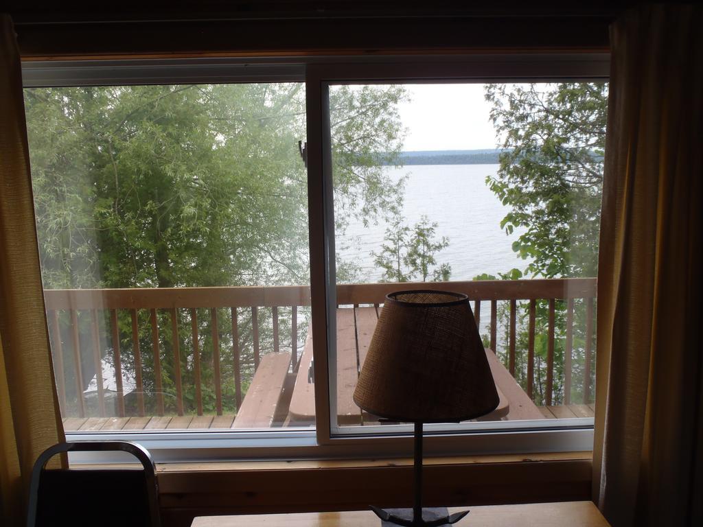 Red Lodge Resort Little Current Quarto foto