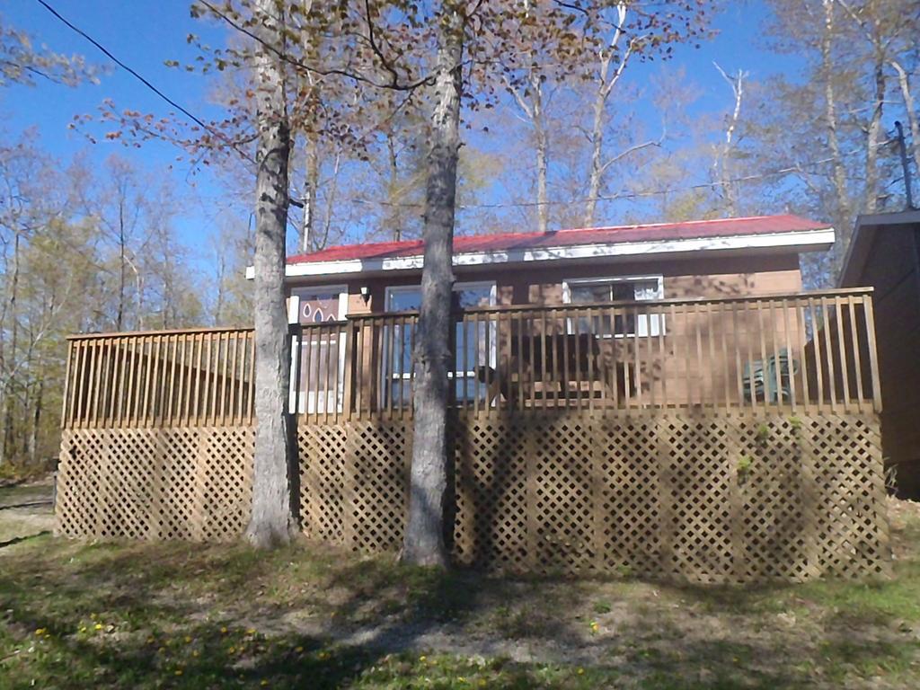 Red Lodge Resort Little Current Quarto foto