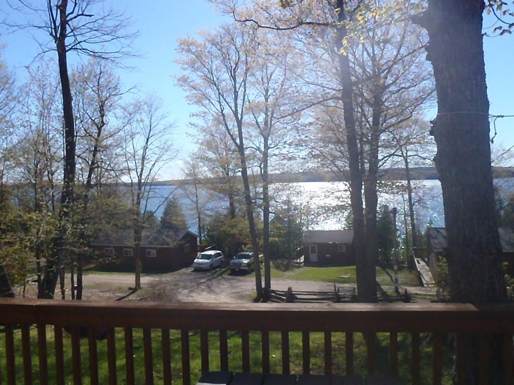 Red Lodge Resort Little Current Quarto foto