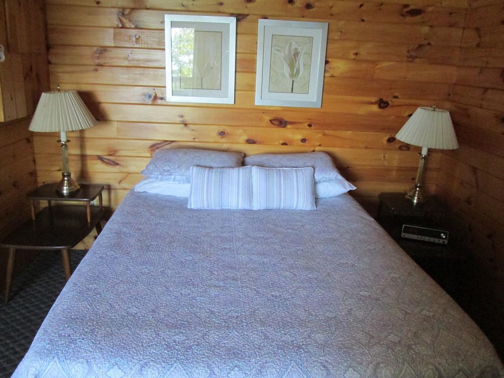Red Lodge Resort Little Current Quarto foto