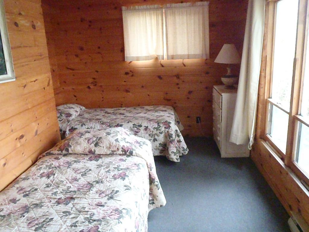 Red Lodge Resort Little Current Quarto foto