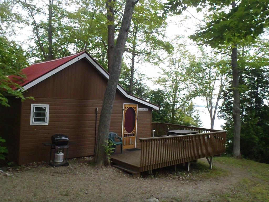 Red Lodge Resort Little Current Quarto foto