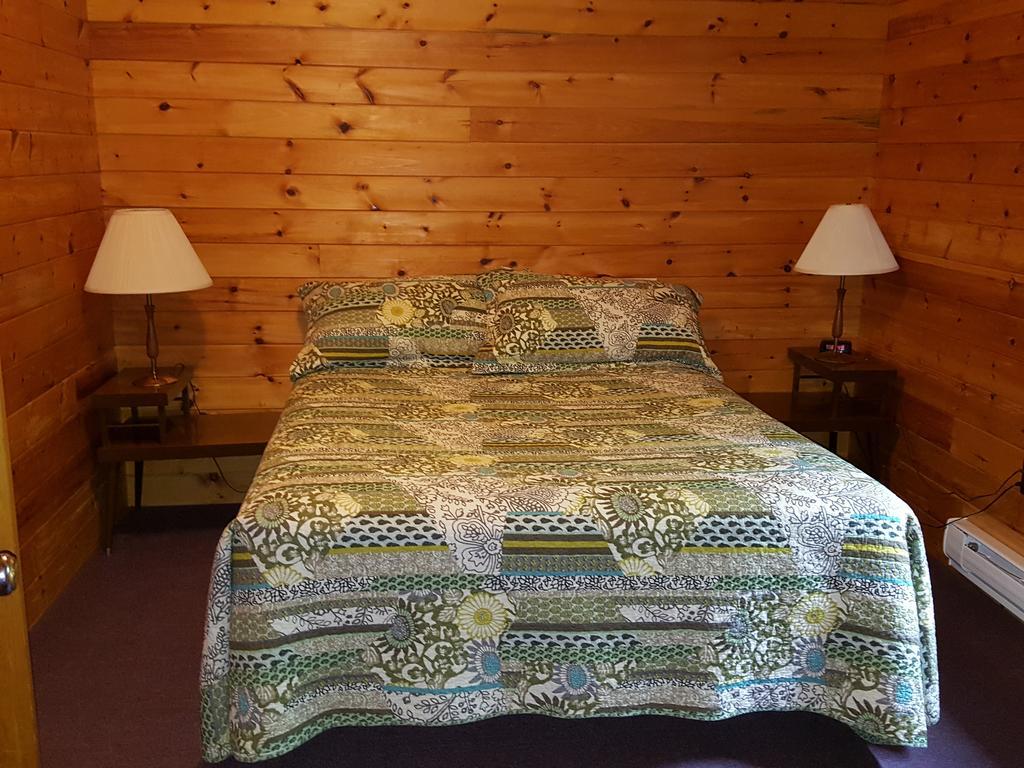 Red Lodge Resort Little Current Quarto foto